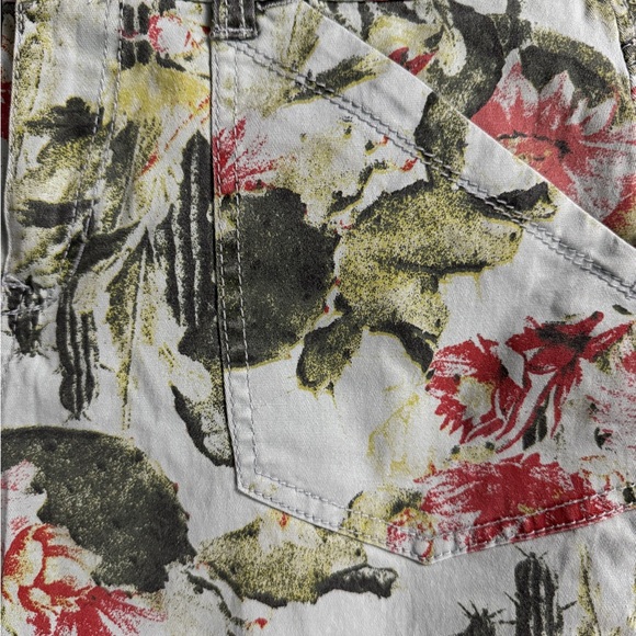 Supplies by Union Bay print shorts, size 12. - Picture 4 of 6